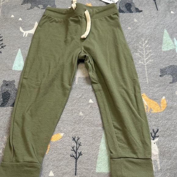 ❤️ 2/$70 - Old Navy 3T Boys Sweatpants - Gray, Olive, and Black - Picture 4 of 11